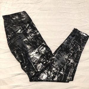 Lululemon Sz. 10 SPEED UP TIGHT *FOIL 28", EUC